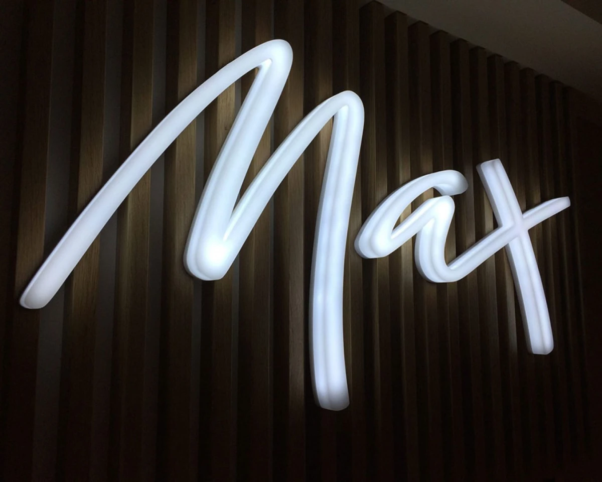 Max 01